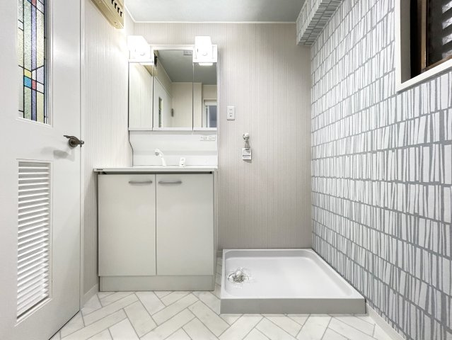 ◆室内リフォーム済み◆４階角住戸で陽当たり・通風・眺望良好◆阪急「松尾大社」駅徒歩９分◆グレース嵐山の洗面所|洗面