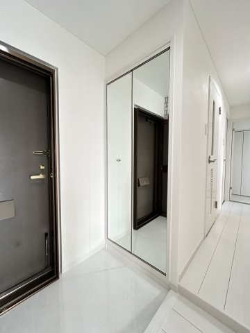 ◆室内リフォーム済み◆４階角住戸で陽当たり・通風・眺望良好◆阪急「松尾大社」駅徒歩９分◆グレース嵐山の玄関|玄関