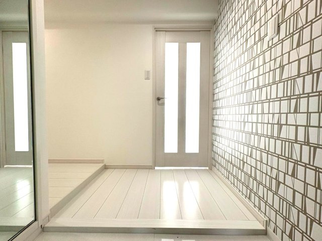 ◆室内リフォーム済み◆４階角住戸で陽当たり・通風・眺望良好◆阪急「松尾大社」駅徒歩９分◆グレース嵐山の玄関|玄関