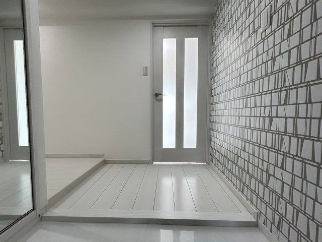 ◆室内リフォーム済み◆４階角住戸で陽当たり・通風・眺望良好◆阪急「松尾大社」駅徒歩９分◆グレース嵐山の玄関|玄関