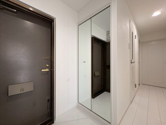 ◆室内リフォーム済み◆４階角住戸で陽当たり・通風・眺望良好◆阪急「松尾大社」駅徒歩９分◆グレース嵐山の玄関|玄関