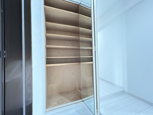 ◆室内リフォーム済み◆４階角住戸で陽当たり・通風・眺望良好◆阪急「松尾大社」駅徒歩９分◆グレース嵐山の収納|玄関　シューズボックス