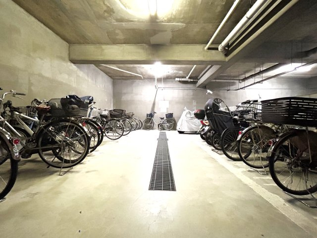 ◆室内リフォーム済み◆４階角住戸で陽当たり・通風・眺望良好◆阪急「松尾大社」駅徒歩９分◆グレース嵐山の駐輪場|駐輪場