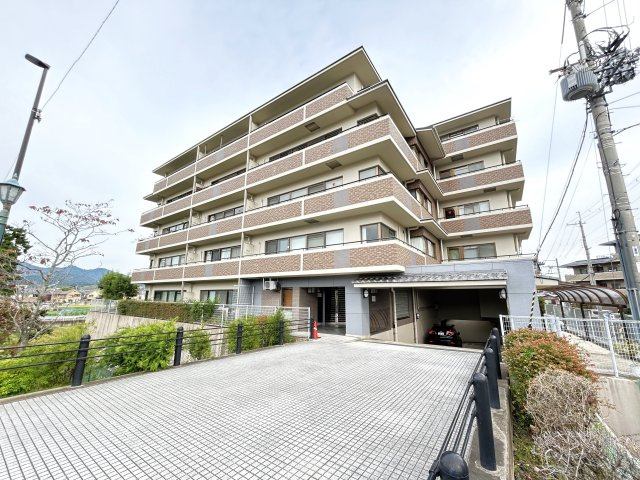 ◆室内リフォーム済み◆４階角住戸で陽当たり・通風・眺望良好◆阪急「松尾大社」駅徒歩９分◆グレース嵐山の外観|外観