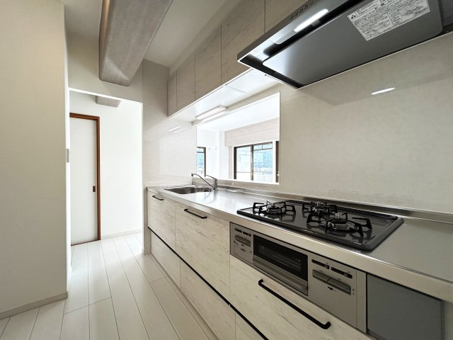 ◆室内リフォーム済み◆４階角住戸で陽当たり・通風・眺望良好◆阪急「松尾大社」駅徒歩９分◆グレース嵐山のキッチン|キッチン