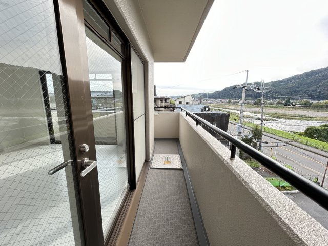 ◆室内リフォーム済み◆４階角住戸で陽当たり・通風・眺望良好◆阪急「松尾大社」駅徒歩９分◆グレース嵐山のバルコニー|バルコニー