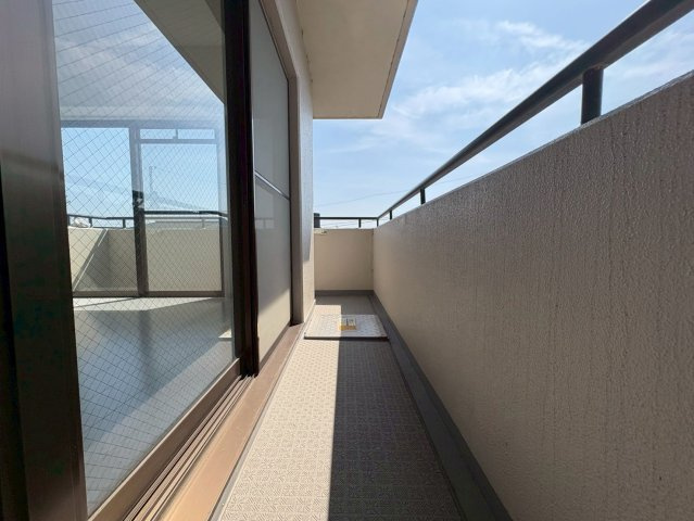 ◆室内リフォーム済み◆４階角住戸で陽当たり・通風・眺望良好◆阪急「松尾大社」駅徒歩９分◆グレース嵐山のバルコニー|バルコニー