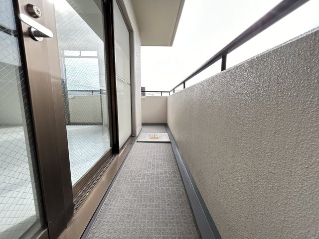 ◆室内リフォーム済み◆４階角住戸で陽当たり・通風・眺望良好◆阪急「松尾大社」駅徒歩９分◆グレース嵐山のバルコニー|バルコニー