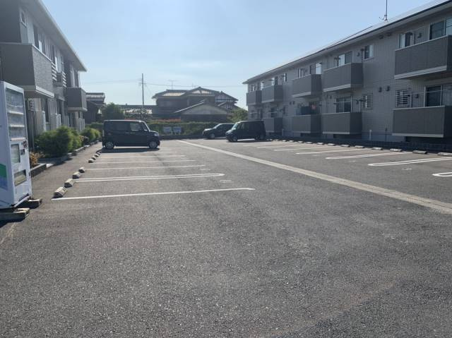 プランタンの駐車場