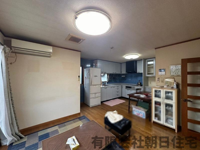 【居間・リビング】 | 鹿島町古浦中古戸建 | ゆったりとしたリビングです