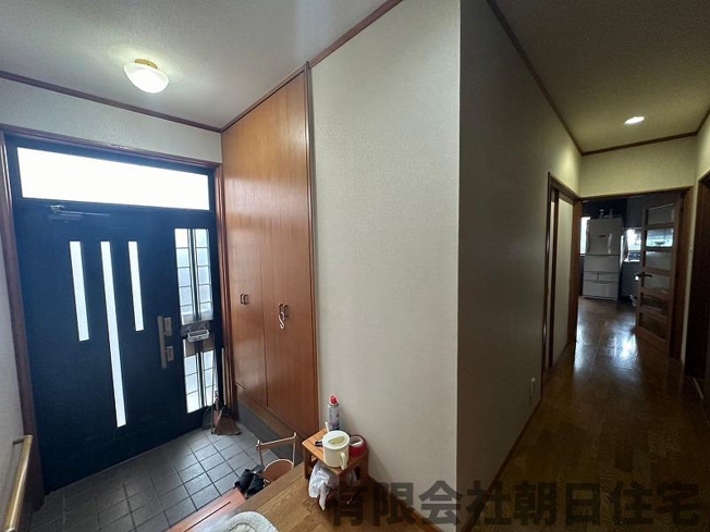 【玄関】 | 鹿島町古浦中古戸建 | 落ち着いた玄関です