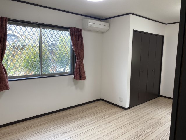 和水町久井原中古住宅の洋室