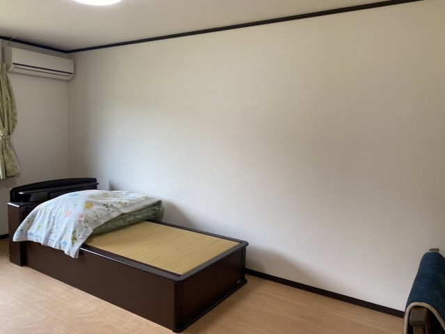 和水町久井原中古住宅の洋室
