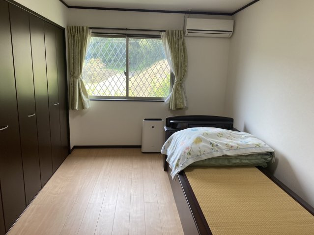 和水町久井原中古住宅の洋室