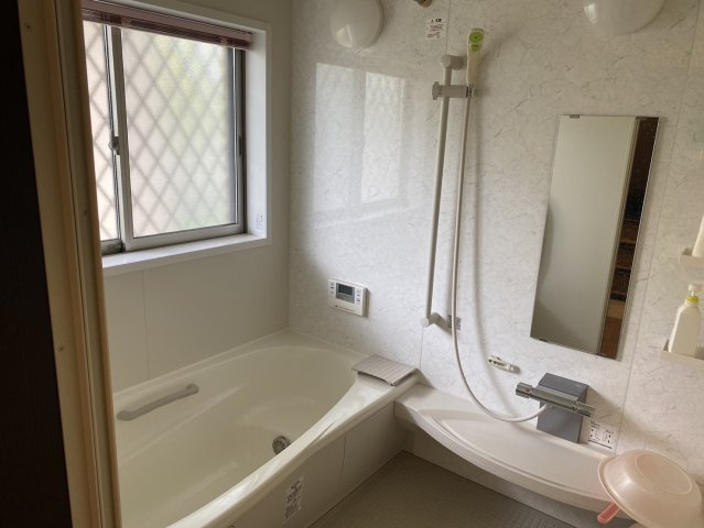 和水町久井原中古住宅の浴室