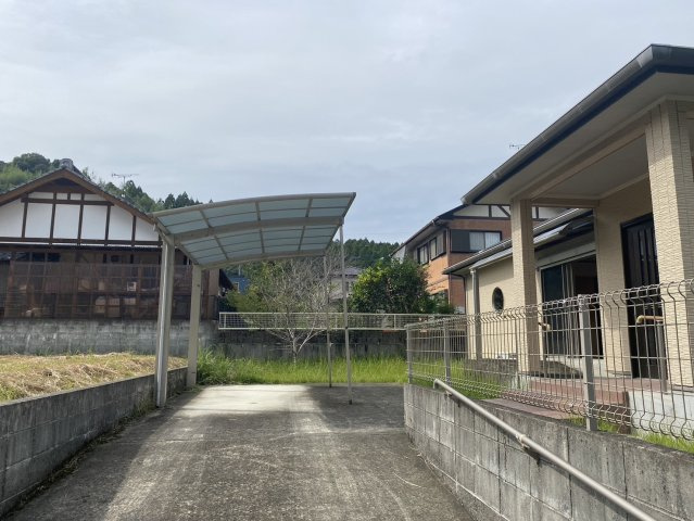 和水町久井原中古住宅の駐車場