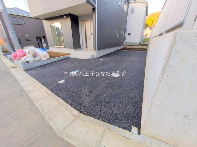 祝：成約済み　八王子市　館町　新築戸建て　１９期の駐車場|～仲介手数料無料☆八王子ひなた不動産～八王子市館町　新築戸建て