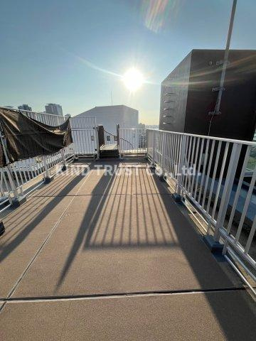 リバープレイス梅田北のバルコニー|外からの目が気にならないバルコニーで洗濯物が干せます