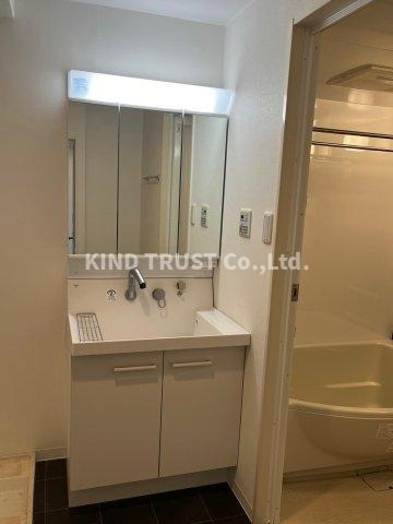 リバープレイス梅田北の洗面所|明るい洗面所です