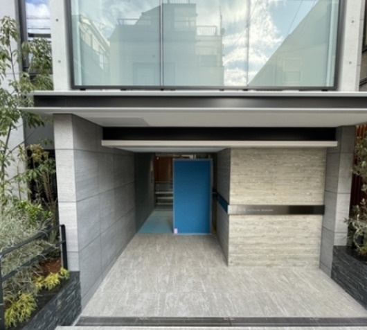 イプセ四谷三丁目のエントランス|イプセ四谷三丁目
