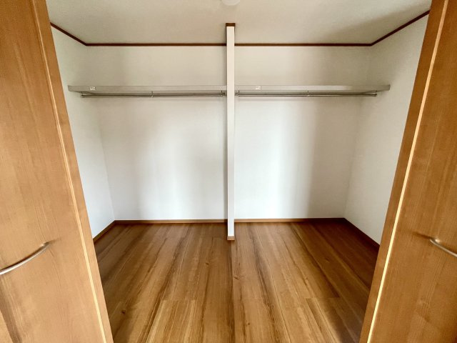【収納】 | 山形市飯田4丁目　中古戸建 | 2階の8帖の洋室にはウォークインクローゼット完備です♪