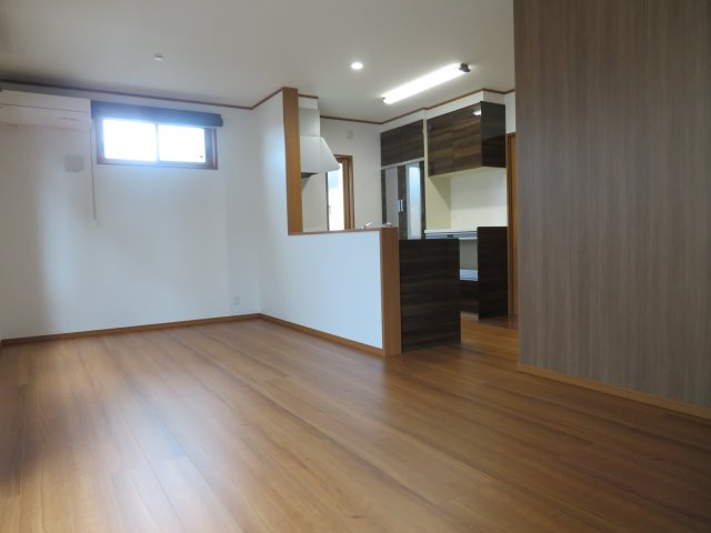 【居間・リビング】 | 山形市飯田4丁目　中古戸建