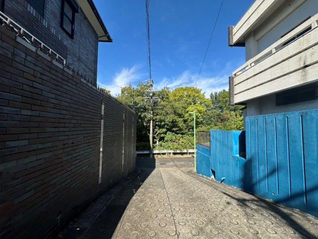 【前面道路含む現地写真】の画像