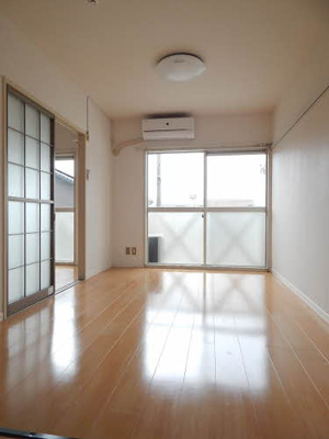 【居間・リビング】 | マルセイユ国分町B棟 | ゆったり過ごせるリビングです