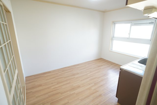 逆瀬台住宅2号棟の居間・リビング