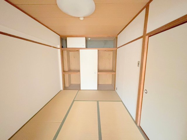 奥田第二ビルの居間・リビング