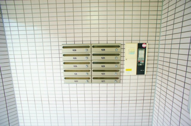 イングミー壱番館【キャッシュバック対象物件】のエントランス|ゆとりのあるエントランスです