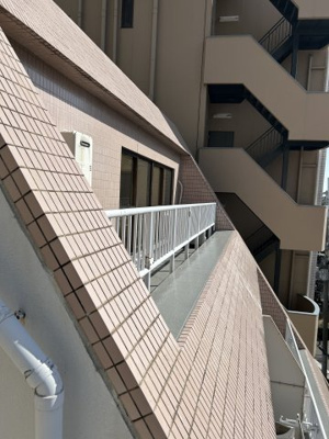 【バルコニー】 | アイビー羽衣 | 月額2200円でバルコニーに看板の設置可能です。