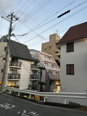 【外観】 | アイビー羽衣 | 看板をあげていただくと道路からの視認性もございます。