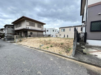 【外観】 | お散歩やジョギング、週末のご家族での遊びに最適です！目の前に広がる開放感とゆとり、暮らしの夢を育む理想の住まいがここにはあります！！お子様もきっと素直に成長してくれるはずです！ホッと生活できそう！