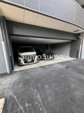 セレニテ難波ミラク弐番館の駐車場