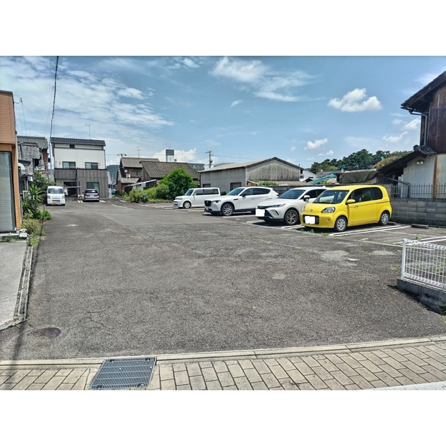 各務原市那加新加納町の駐車場の駐車場