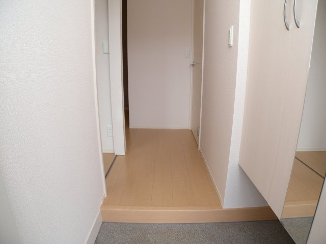 ソレーユコートの玄関