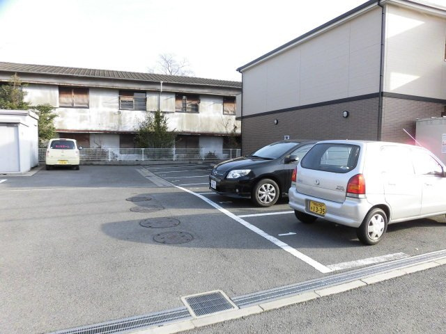 フジパレスコンフォートKの駐車場