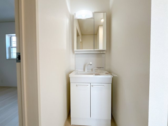 熊谷市石原　全２棟の洗面所|２階ホールにも洗面台完備！