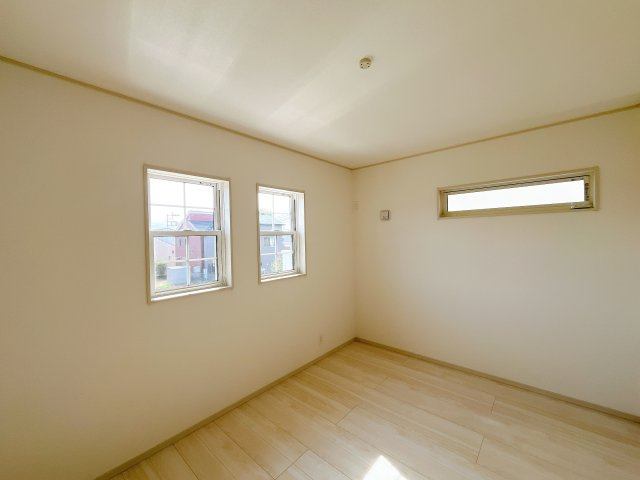 熊谷市石原　全２棟の洋室|２階居室は全室収納あり！たっぷりある収納活用でお部屋もキレイを保てます♪