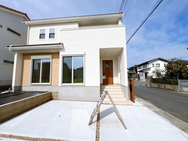 熊谷市石原　全２棟の外観|駐車場は並列駐車２台分☆来客時も安心です♪セカンドカー用にもお使いいただけます。