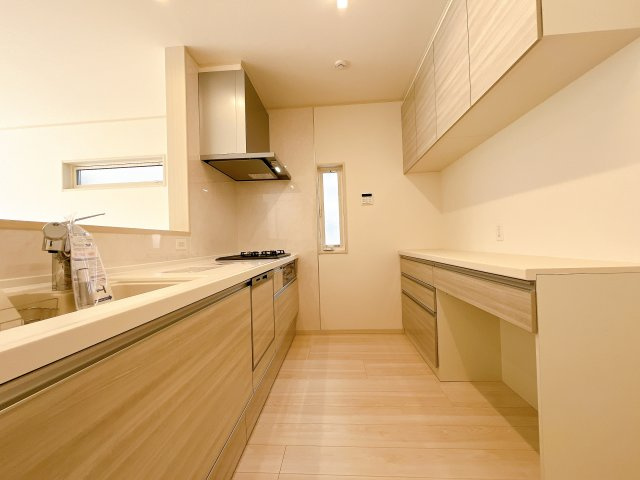 熊谷市石原　全２棟のキッチン|カップボード設置済