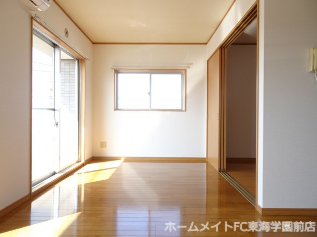 アークアベニュー御領の居間・リビング