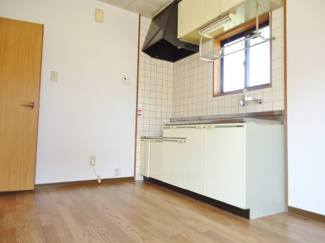 【キッチン】 | 枝廣貸住宅 | 吊り戸棚付キッチン　※写真はイメージです