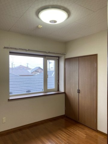 十和田市元町西１丁目のアパートの洋室|ゆったりした洋室です
