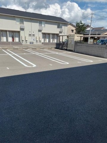 シュトラールの駐車場