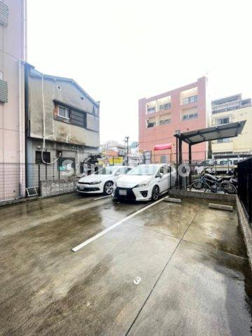 神戸市中央区八雲通２丁目の賃貸マンションの駐車場