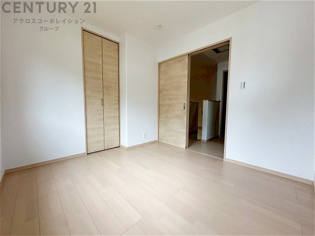 創造性や成長を促す遊びの空間を提供。学習や趣味に集中できる環境を整えます。個別のプライベートスペースは自己表現と自立心を育み、心地よい睡眠環境を整えリラックスできる場所を提供。
