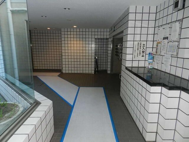 インペリアル青葉台フラットのエントランス