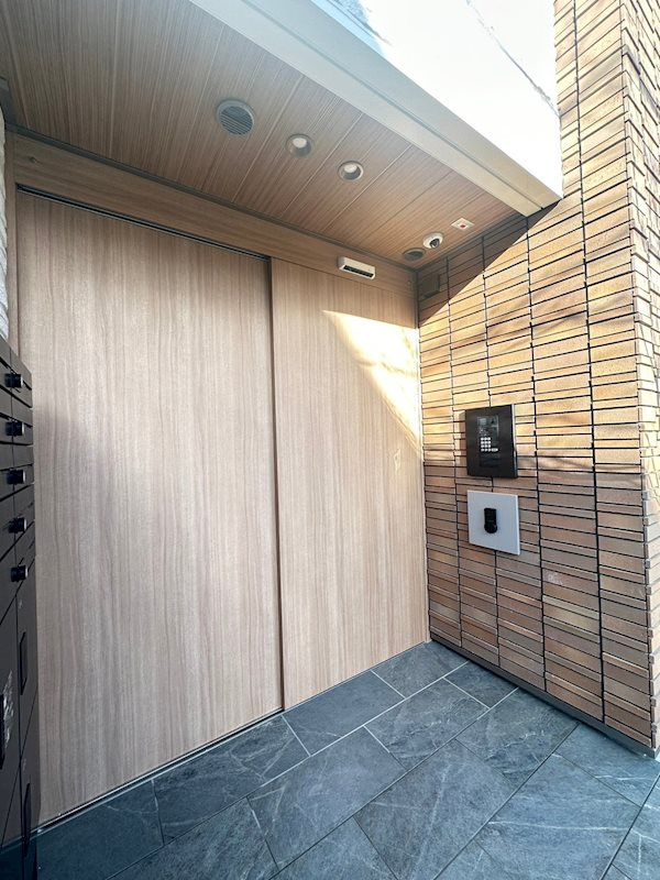 神戸市中央区山本通２丁目の賃貸マンションのエントランス